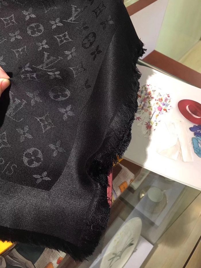 Louis Vuitton Scarf LV00109